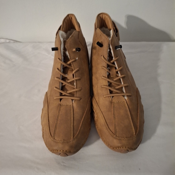 Tan Fur-lined Men's Sneakers with Sleek Silhouette - Picture 1 of 6